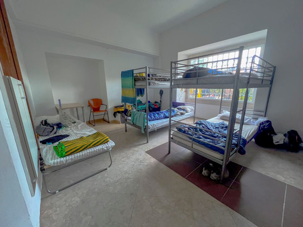 Azambuja municipal albergue with 16 beds.