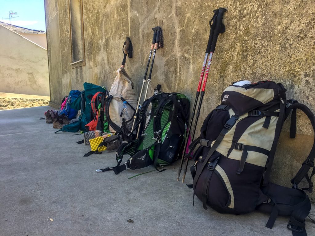 Backpacks in a line outside a caf&eacute;.