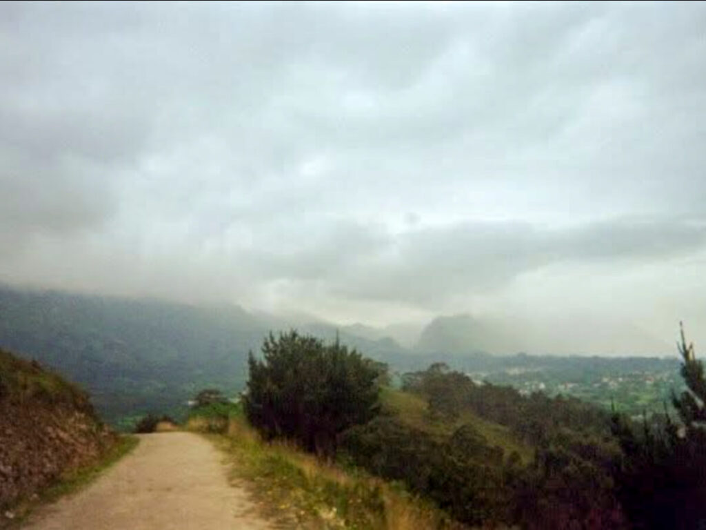 Dirt path on the Camino del Norte on an overcast day.